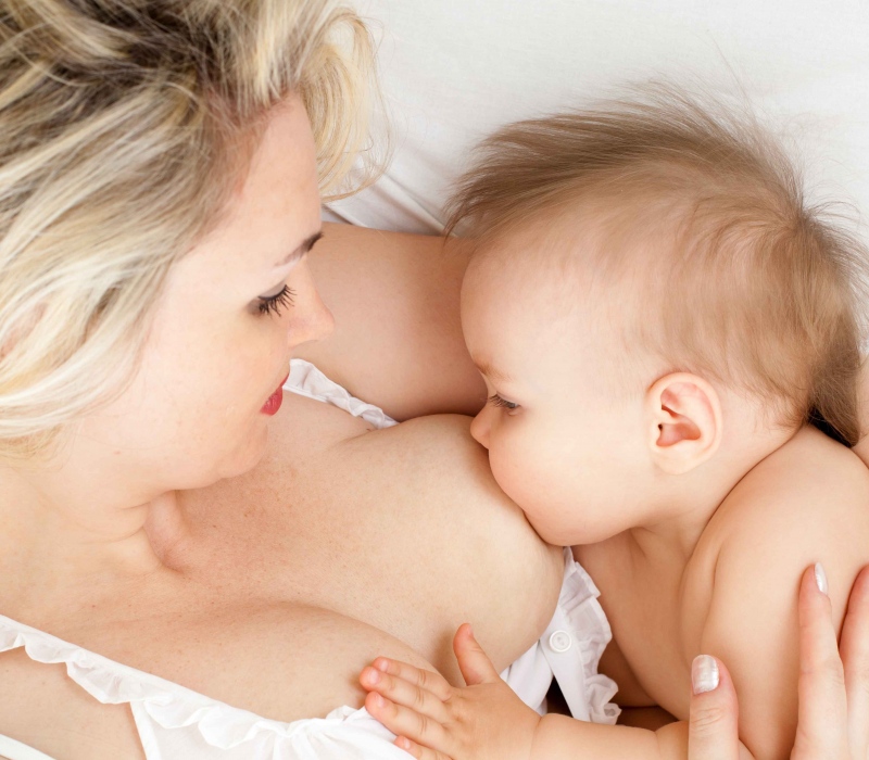 初生婴儿吃奶呼吸急促什么原因初生婴儿呼吸急促怎么办